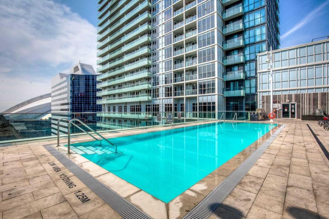 Front Street Suites Toronto Exterior photo