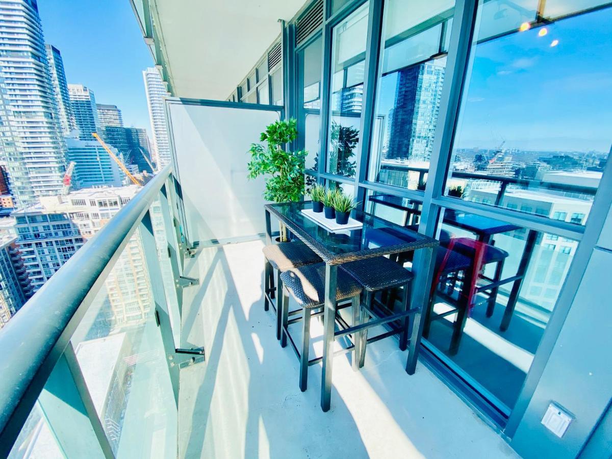 Front Street Suites Toronto Exterior photo