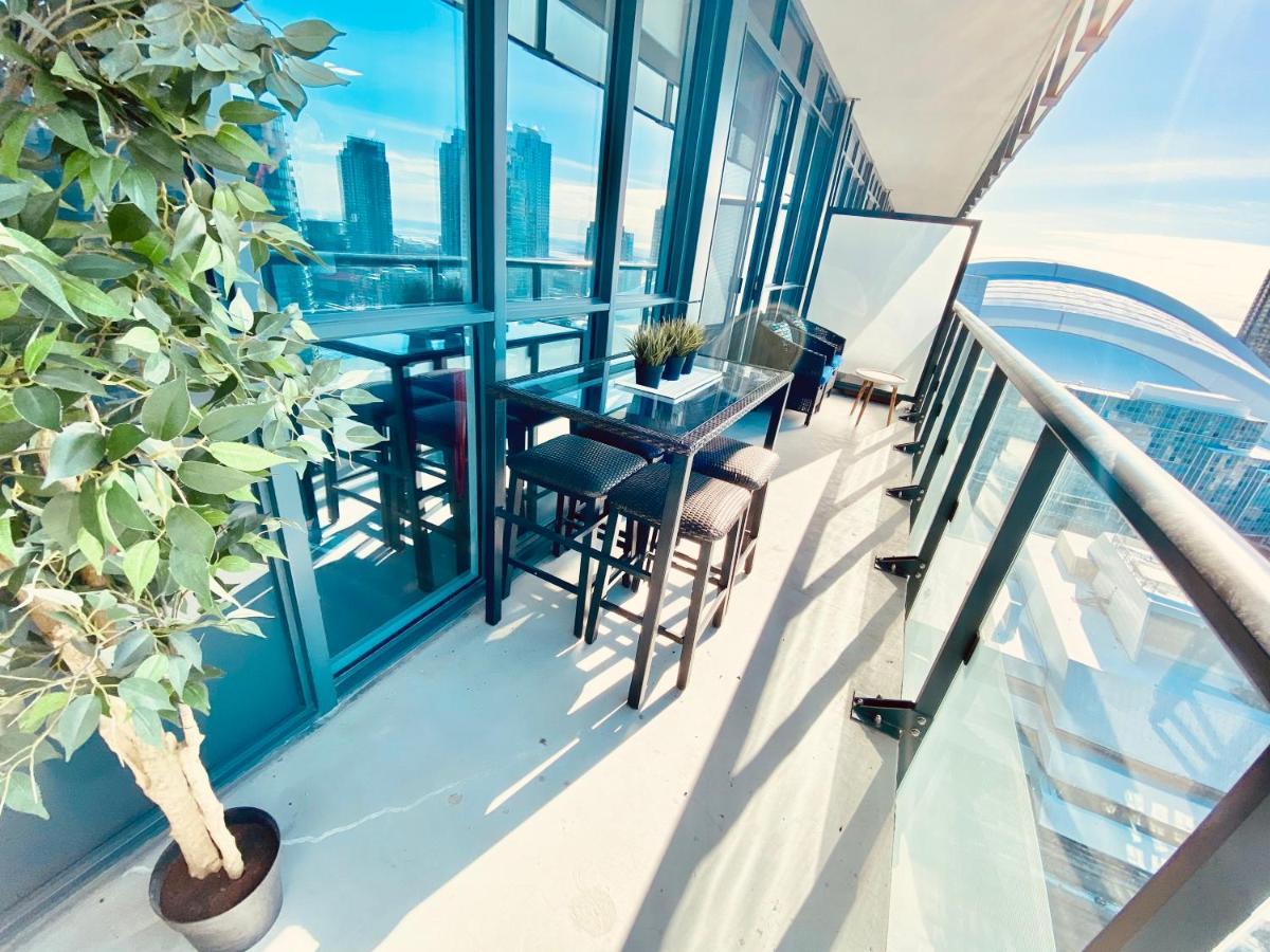 Front Street Suites Toronto Exterior photo
